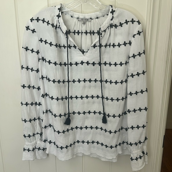 Nic + Zoe white with black cross embroidery - Picture 1 of 6